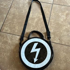 Black, white lightning arrow, one main pockets, 3 small pockets with it